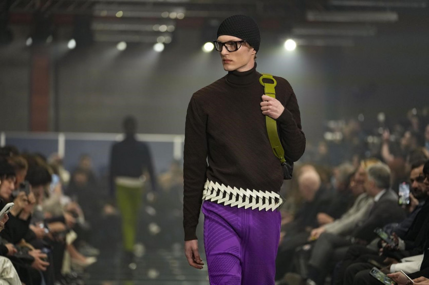 Prada reconnects with the seasons for its 2024-25 fall-winter menswear  collection - WesternWheel.ca